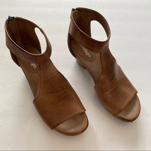 Antelope Brown Leather Sandals